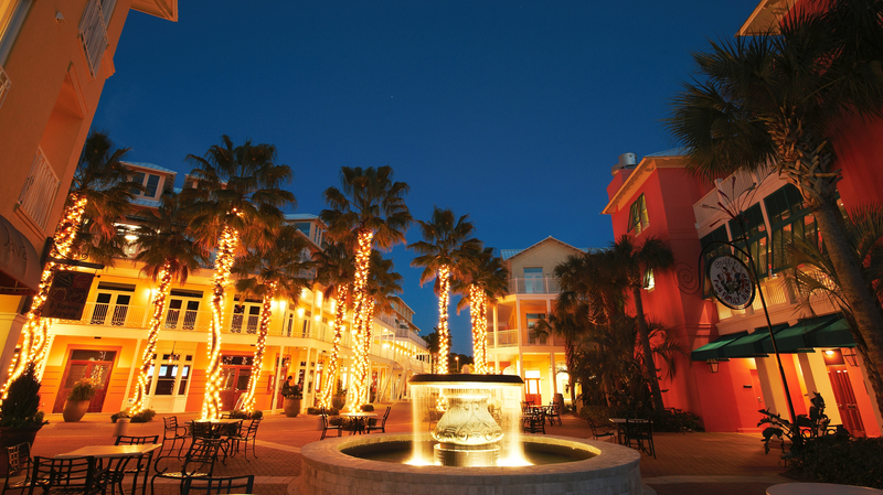 Carillon's Market Street at night